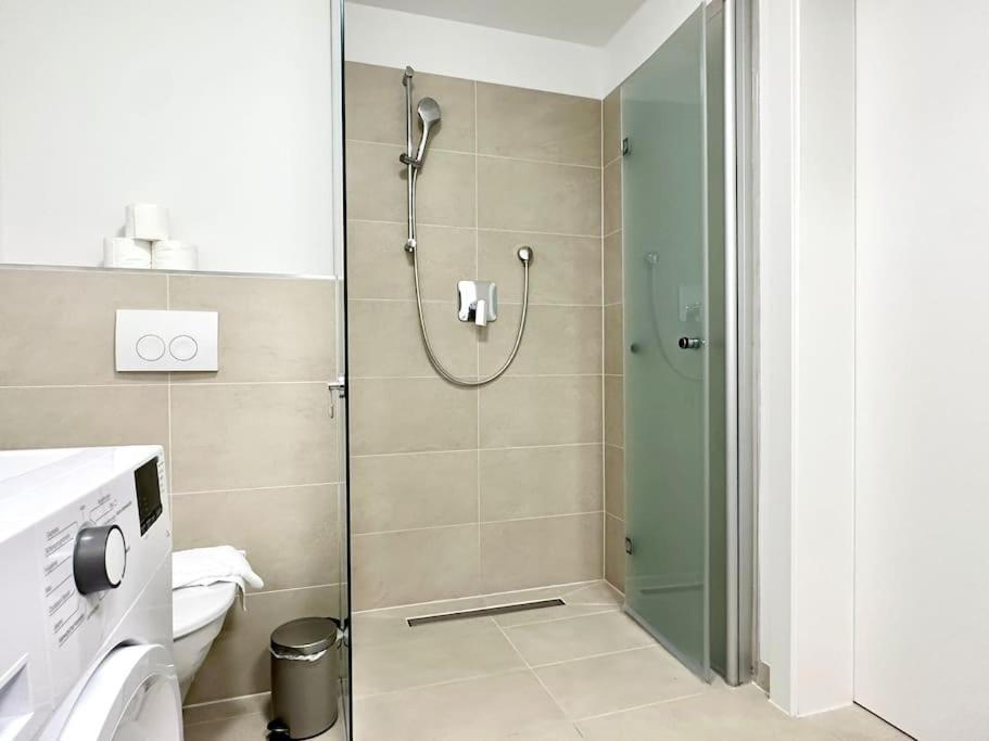 Apartment Free Parking I Big Balcony I Naehe Schoenbrunn Wien